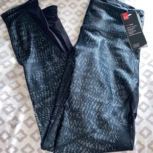 black/grey under armour crop leggings
